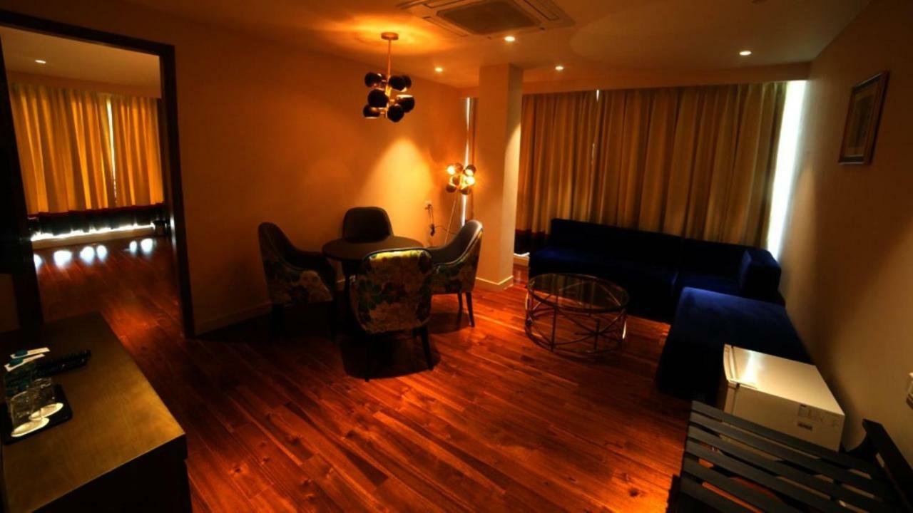 Hotel Le Lotus Grand Kakarmatha Dış mekan fotoğraf